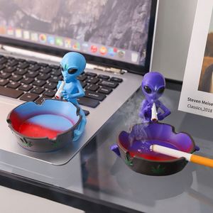 Cenicero de Resina con Diseño de Extraterrestre - Decoración de Mesa con Temática Espacial para el Hogar y la Oficina - Product Image 1