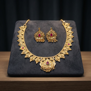 Venta al por mayor de collares de oro de 14K 18K 24K, collares de moda chapados en oro de latón, conjunto de joyas de diseño floral tradicional. - Product Image 1