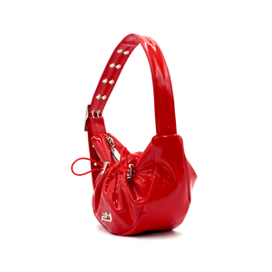 Sac fourre-tout en polyuréthane rouge glamour fabriqué en Corée pour l'exportation, avec détail de cordon froissé et poche intérieure pour le rangement - Product Image 5