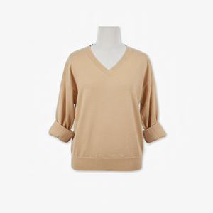 เสื้อสเวตเตอร์คอวีทรงมาตรฐาน สีพื้น ผ้าอะคริลิก 100% ไม่ยับ ผลิตในเวียดนาม รับผลิตแบบ OEM/ODM สีตามสั่ง สไตล์ลำลอง - Product Image 1