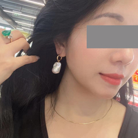 Vente en gros de boucles d'oreilles pour femmes en argent S925 plaqué or avec perles d'eau douce de style baroque Edison de 14 à 17 mm, anti-chute