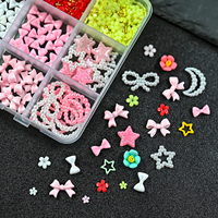 Kit de 12 grilles de breloques pour ongles en résine (nœuds, cœurs, lunes), décorations 3D pour nail art (fleurs, perles), pierres à ongles en strass assorties et accessoires pour ongles