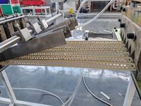 Extrudeuse à double vis pour la production de profilés d'angle en PE/PVC, conception conique co-rotative, rapport L/D 22:1, 380V-440V, haute performance