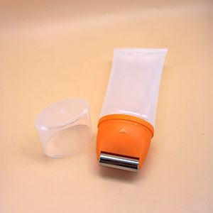 Vente en gros Crème pour le <span class=keywords><strong>visage</strong></span> vide personnalisée Huile de <span class=keywords><strong>massage</strong></span> pour le <span class=keywords><strong>visage</strong></span> Rouleau à billes d'acier unique Emballage de tube de <span class=keywords><strong>massage</strong></span> ovale en PE - Product Image 1