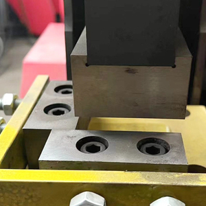 ZHIXIN QA32 Macchina Multifunzionale per Lavorazione del Ferro - Costruzione in Acciaio, Spessore Massimo di Taglio 8-14mm, Punzonatrice e Cesoia per Metallo - Product Image 5