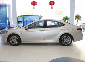 Coche híbrido de gasolina sedán medio directo de fábrica 2019 2020 2021 2022 2023 versión gasolina ToyotaCamry coches usados - Product Image 1