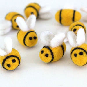 Guirlande pompons en laine pour enfants, décor DIY, forme artisanale, noir et jaune, rvb, DIY - Product Image 1