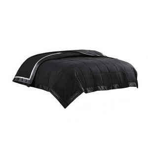 Coperta Leggera Alternativa alla Piuma, Trapuntata in Poliestere, Per Tutte le Stagioni, Moderna, Nera con Bordo in Raso - Product Image 1