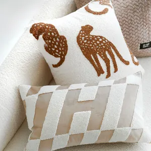 Style français motif Animal marron salon canapé housse de coussin lumière luxe géométrique broderie dossier coussin taie d'oreiller