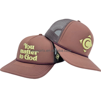 Casquette de camionneur camouflage sport avec broderie de logo personnalisée, chapeau en maille ajusté uni et coloré avec mousse, style tendance pour une utilisation en plein air et à la plage