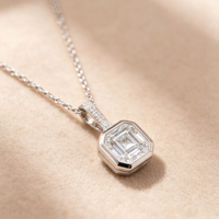 Collier pendentif élégant pour soirée, avec zircon octogonal brillant à taille étagée, pavé, design à passant, sur chaîne à maillons en cuivre tendance