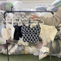 Grosir YIJIAYI (Pilihan Premium Baju Bekas) Atasan Tanpa Tali Bersih Kondisi Bagus Pakaian Bekas