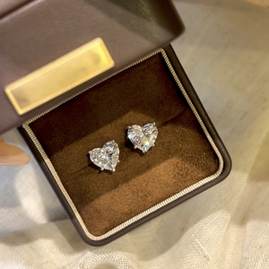 Boucles d'oreilles en diamant taille cœur cultivé en laboratoire, certificat IGI, plusieurs tailles personnalisées, couleur DE, clarté VVS1/VS1, plaqué or 10/14/18 carats - Product Image 2