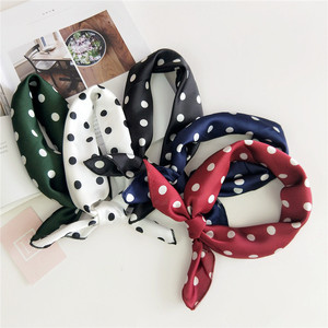 Bandana Quadrata Stampata Genya 50*50cm, Foulard Decorativo in Poliestere, Bandana <span class=keywords><strong>per</strong></span> <span class=keywords><strong>Capelli</strong></span> da <span class=keywords><strong>Donna</strong></span> - Product Image 3