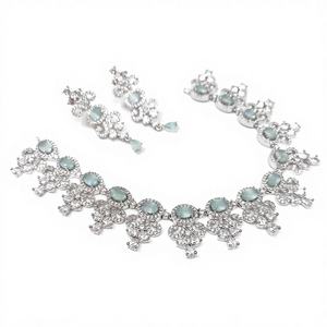 Ensemble collier et boucles d'oreilles en argent plaqué avec strass vert menthe de style royal classique, bijoux de mariage glamour pour les mariées - Product Image 1