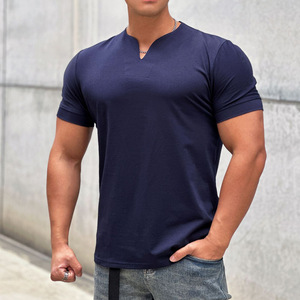 Summer Muscle Fitness Brother T-<span class=keywords><strong>shirt</strong></span> de sport grande taille Mode masculine Version coréenne Tendance Loose V-Neck Short Sleeve Top T-Shirts - Product Image 2