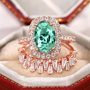 Anillo de Cóctel Q794 en Oro Rosa con Topacio en el Centro, Diamantes con Corte Baguette y Engaste Pavé, Joyería Fina de Compromiso para Mujer - Product Image 3