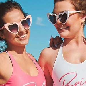 Gafas de Sol de Moda con Logotipo Personalizado, Coloridas, Estilo Ojo de Gato, Color Rosa Rojo, con Forma de Corazón, para Mujer - Product Image 2