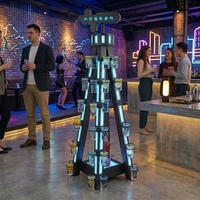 Individuell bedruckbarer, wiederaufladbarer, stehender A-Rahmen LED-Shotglas-Turm-Display-Ständer für Bar, Club und Party