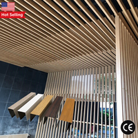 Plafond suspendu en aluminium insonorisant et ignifuge, à lattes, effet bois, pour centres commerciaux, fabriqué à Foshan, Guangdong