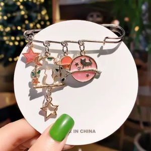 Sevimli Japon Broş Ins Trendy Parlama Önleyici Sabit Giysi Ayı Çilek Karikatür Broş Çanta Aksesuarları Kadınlar için - Product Image 4
