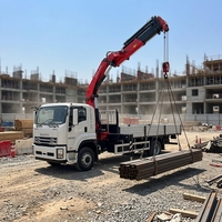 Grue montée sur camion Isuzu 4x2 de 8 tonnes avec nacelle élévatrice pour travaux de réparation municipale