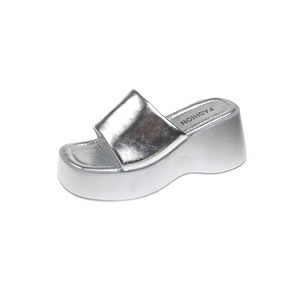 Nuovi Sandali Estivi 2024 Versione Coreana alla Moda con Suola Spessa e <span class=keywords><strong>Zeppa</strong></span> per <span class=keywords><strong>Donna</strong></span> - Product Image 5