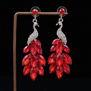 ต่างหูระย้าทรงยาวแบบเปิดลายยูโร-อเมริกัน หรูหรา สีสันสดใส ลายนกยูง สำหรับผู้หญิง - Product Image 5