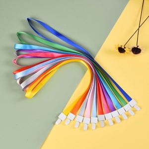 Cordon de cou économique pour badge d'exposition, disponible en plusieurs couleurs, avec crochet en plastique - Product Image 1