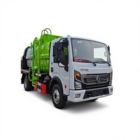 Le nouveau modèle de camion à ordures compacteuses est équipé d'un moteur Yuchai de 170 chevaux et peut transporter jusqu'à 6 tonnes de déchets
