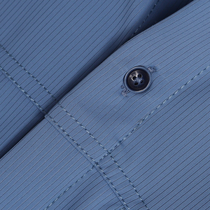 เสื้อเชิ้ตเทคโนสีฟ้าอ่อนทรงโอเวอร์ไซส์สำหรับผู้ชาย รับผลิตเสื้อผ้าแบบ OEM ODM ตามสั่ง - Product Image 3