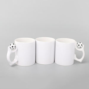 Rubysub M008 <span class=keywords><strong>tasse</strong></span> en céramique de vente chaude <span class=keywords><strong>tasse</strong></span> de poignée de Football <span class=keywords><strong>personnalisée</strong></span> 11oz poignée spéciale Sublimation blanc tasses de sport blanc - Product Image 4