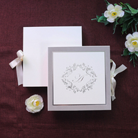 Boîte élégante de décoration de pétales de fleurs, invitation de mariage, estampée à l'or argenté, invitation en acrylique transparent avec carte RSVP et enveloppe