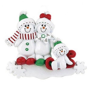 Familia personalizada al por mayor <span class=keywords><strong>de</strong></span> 5 adornos <span class=keywords><strong>de</strong></span> resina para el árbol <span class=keywords><strong>de</strong></span> Navidad personalizados - Product Image 4