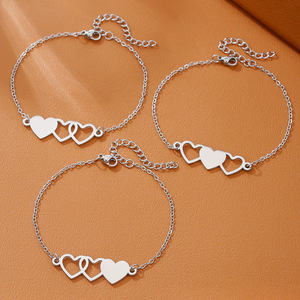 Ensemble de 3 bracelets en acier inoxydable en forme de cœur, bijoux de mode pour femmes, bracelets élégants et polyvalents, origine Yiwu - Product Image 3