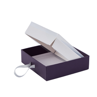 Boîte à bijoux portable de luxe personnalisée par un fabricant professionnel avec couvercle transparent, gaufrée et laminée mat, boîte cadeau personnalisée