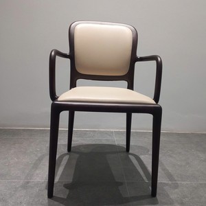 Chaise de salle à manger élégante en bois massif de style nordique avec siège rembourré en cuir, mobilier ergonomique confortable pour la maison, l'hôtel et le restaurant - Product Image 5