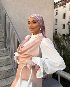 Ensemble Abaya Modeste et Respirant 2 Pièces ODM : 1 Robe Ample à Col Unique Couleur Unie 100% Polyéther + 1 Robe Intérieure à Manches Évasées Couleur Unie - Product Image 2