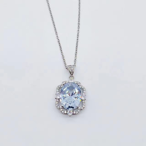 Collar con Colgante Ovalado de Lujo con Corte de Flor de Hielo Brillante y Cadena de Clavícula con Zirconia Incrustada de Alta Calidad - Product Image 1