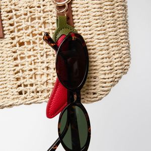 Porte-clés Clip pour Lunettes de Soleil Forme Personnalisée, Support de Lunettes Portable, Breloque de Sac Mignonne en Cuir PU, Alliage de Zinc, Impression Typographique Promotionnelle - Product Image 4