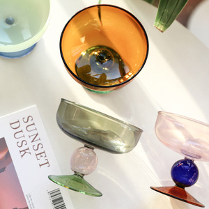 Ciotola in Vetro Colorato Resistente al Calore per Uso Domestico, Design Moderno Minimalista con Gambe Alte, per Dessert, Zucchero, Acqua, Palline di Taro e Ghiaccio - Product Image 4