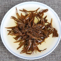 Eenvoudige verpakking cadeaudoos Verfrissend en anti-vermoeidheid Golden Yunnan Dianhong Dragon Balls
