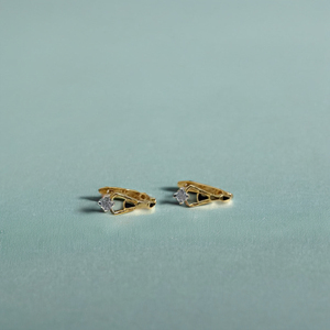 Élégantes boucles d'oreilles créoles en or 22 carats avec diamants, design triangulaire moderne et accent en émail noir – Bijoux stylés pour femme - Product Image 3