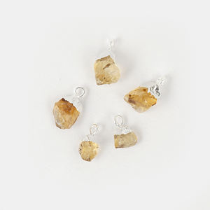 Pendentif en pierre de naissance Citrine brute de novembre plaqué argent vintage Style tendance mariage religieux ou bijoux cadeaux - Product Image 2