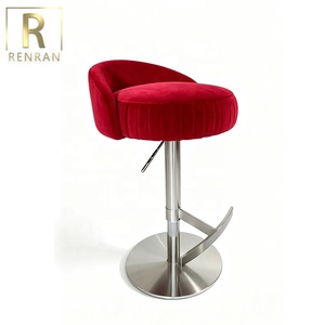 Sgabello da Bar Regolabile in Altezza, Rivestito in Velluto Rosso, Base in Acciaio Inox, Girevole con Poggiapiedi, Design Moderno per Uso Commerciale - Product Image 1