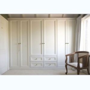 Armoire de chambre à coucher de style américain antique en bois avec portes battantes, design de designer YAMAN, avec tiroirs - Product Image 4