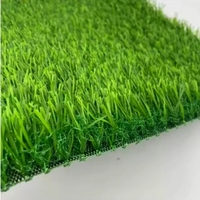 Tapis de gazon synthétique naturel bon marché en gros pour gazon artificiel de qualité de décoration de mur d'arrière-cour de terrain de sport