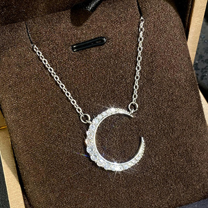 Collana con Ciondolo a Mezzaluna per Donne, Gioielli Minimalisti con Micro Pavé alla Moda - Product Image 6