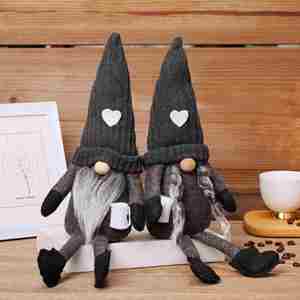 Gnome en feutre doux fait main de style nordique, décoration de Noël, Père Noël sans visage en peluche, Rudolph à paillettes |   Table de fête scandinave - Product Image 1