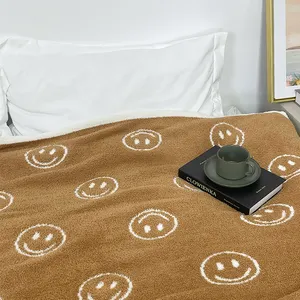 Novo design fábrica preço inverno personalizado aconchegar super macio quente smiley rosto malha jogar cobertores para sofá-cama